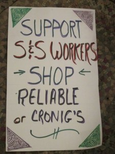 support strikers sign